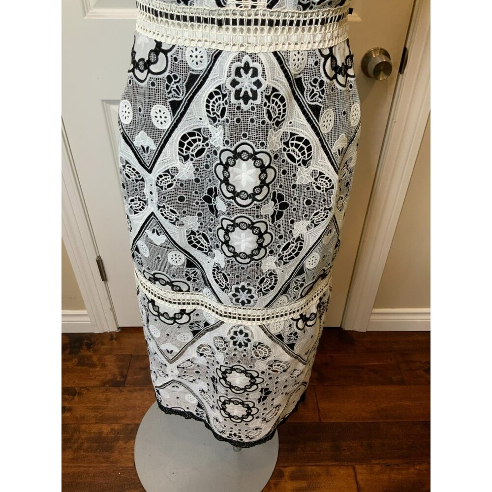 Alexis Black & White Floral Lace Sleeveless Midi Dress, Size Medium - Picture 4 of 10